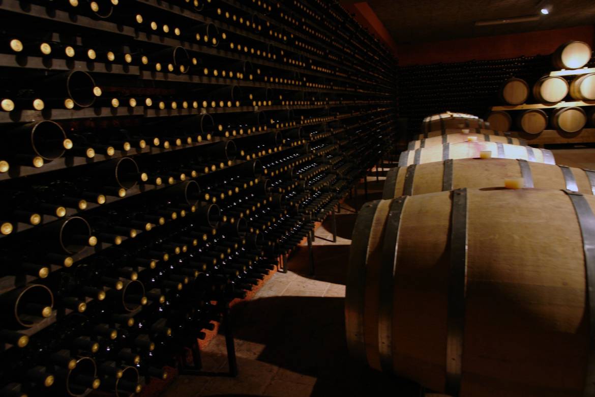 wine-cellar-2430651_1920.jpg